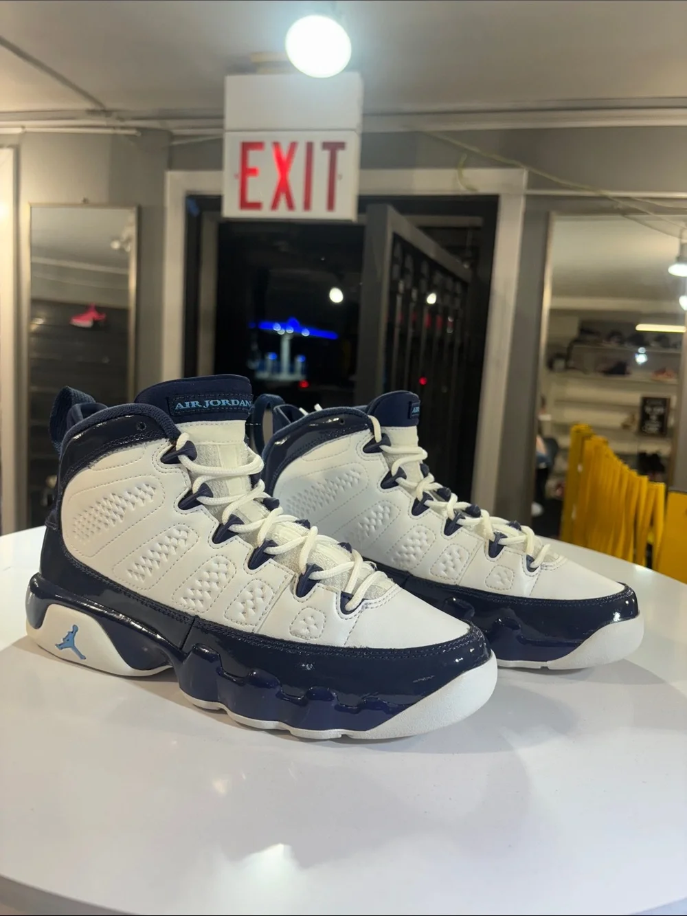 Air Jordan Retro 9 UNC Univ. Blue Size 6.5